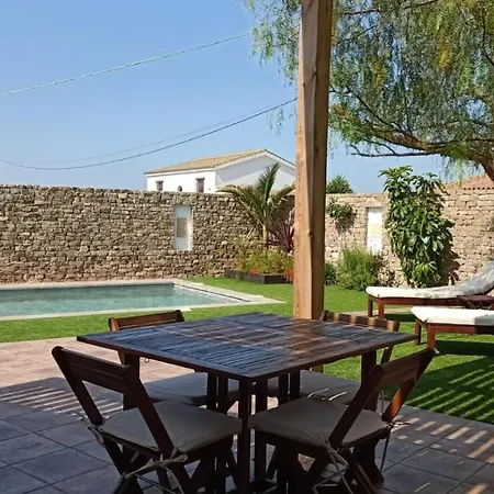 Falsa Pimienta - Sólo Familias Y Parejas * Conil De La Frontera