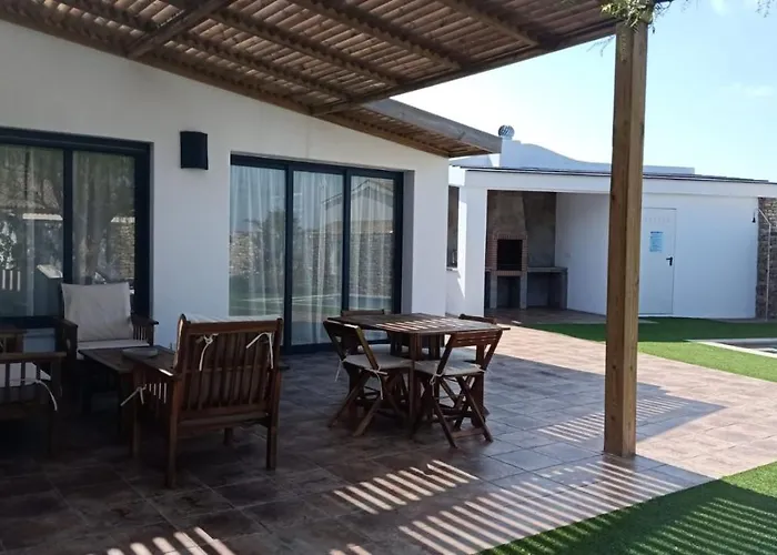 Falsa Pimienta - Sólo Familias Y Parejas Chalet *