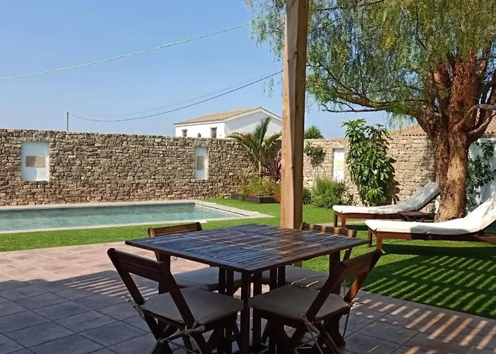 Falsa Pimienta - Sólo Familias Y Parejas * Conil De La Frontera