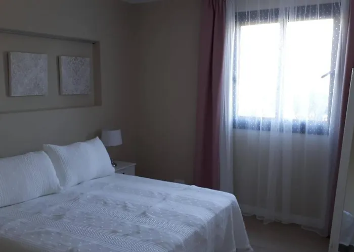 Falsa Pimienta - Sólo Familias Y Parejas * Conil De La Frontera